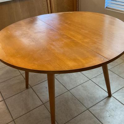 Kitchen Table With 2 Leaves