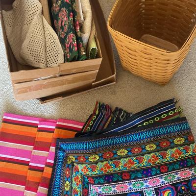 Longaberger, And Festive Dining Linens