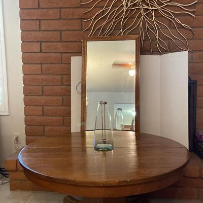 Round Table And Decor