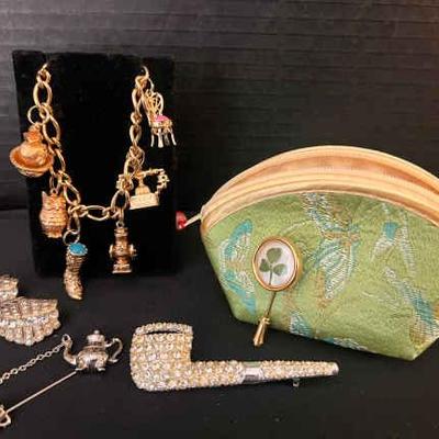 Ta170 vintage avon 6 charm bracelet