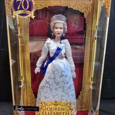 Ta140 barbie queen elizabeth ii (nib)