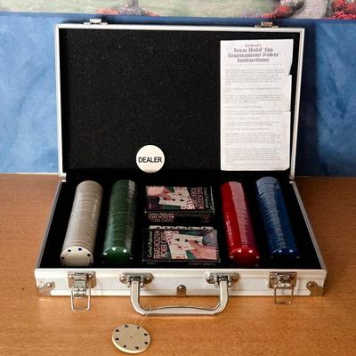 Cardinal's Professional Texas Hold'em Poker Set