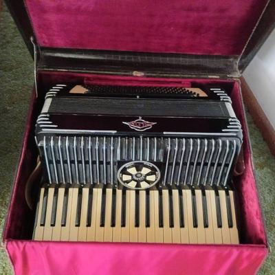Pietro ACME Accordion Piano & Case