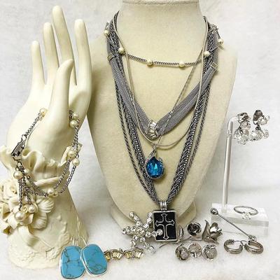 “Halle Joy”, “Vogue” Matching Sets and More Fashion Jewelry