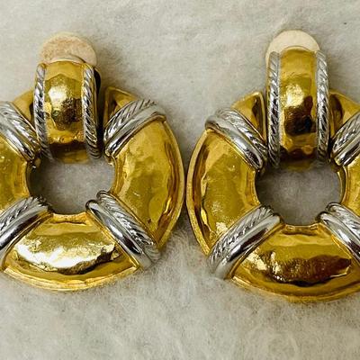 “Givency” Vintage Earrings