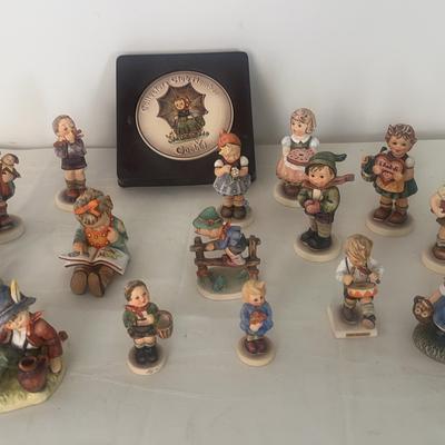 Vintage Goebel Hummel  Figurines- 16 Piece