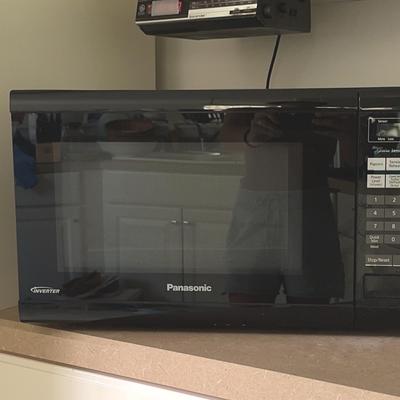 Panasonic Microwave Oven w Genius Sensor w/Crisper Pan
