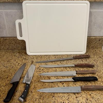 8 Piece Stainless Steel Knives w/Large Cutting Board