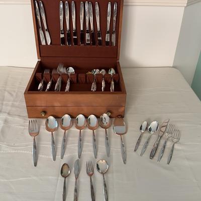 Oneida Community Silverplate Flatware Set Gentle Rose /Enchantment Pattern