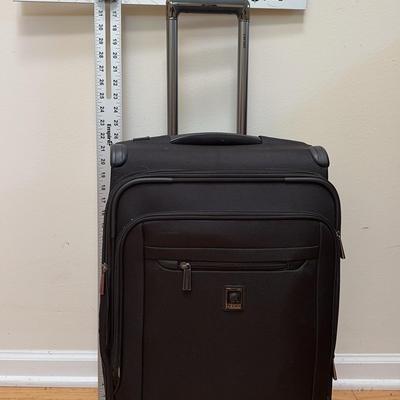 Near Perfect Delsey 21” Helium Hyperlight Carry on Luggage