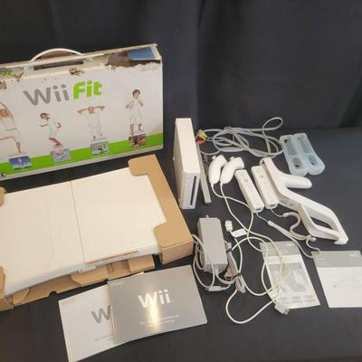 Nintendo Wii Console with Wii Fit, Balance Board, Zapper, Controllers & Manuals – Complete Set