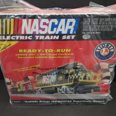 Lionel NASCAR Electric Train Set #7-11004