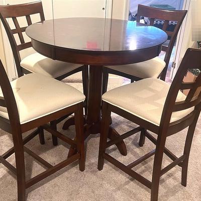 Tall Table With 4 Tall Stools