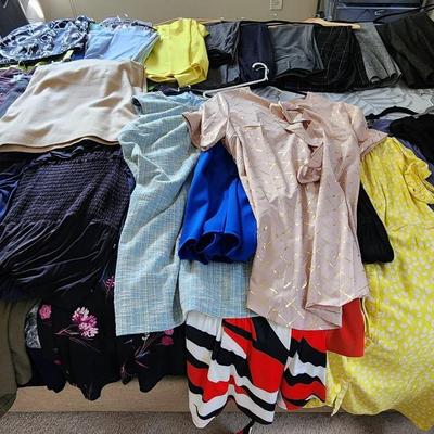 Women's Petite Dresses, Pants, Skirts And More!
