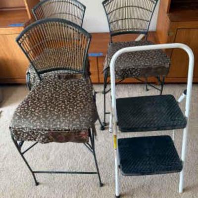 KKT322 Three Barstools and Stepladder