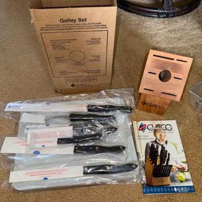 KKT449 CUTCO 7 Piece Galley Set with Cutting Board
