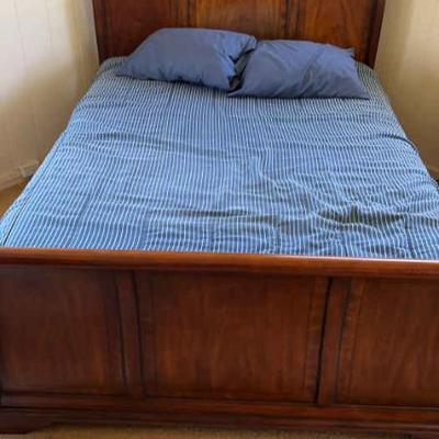 KKT364 - Queen Sized Bed with Wooden Bedframe