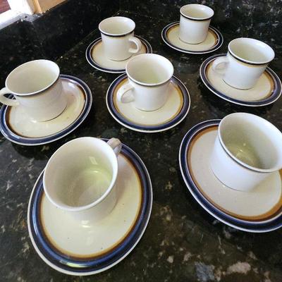 KKT368 - Stoneware Coffee Cups and Saucers