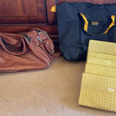 KKT154 - Leather bag and 6 identical handbags
