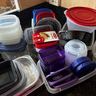 KKT437 - Assortment Of Plastic Containers