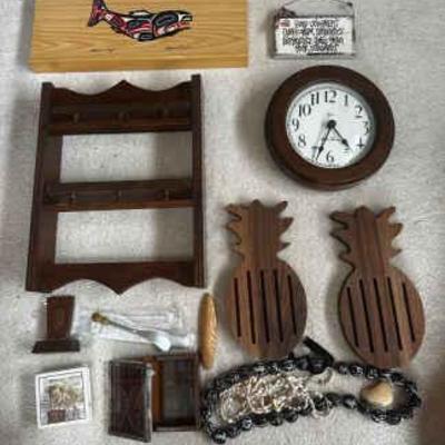 KKT303 - Assortment of Home Decor