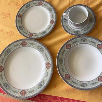 KKT147-20 piece Studio Nova adirondack pattern dish set