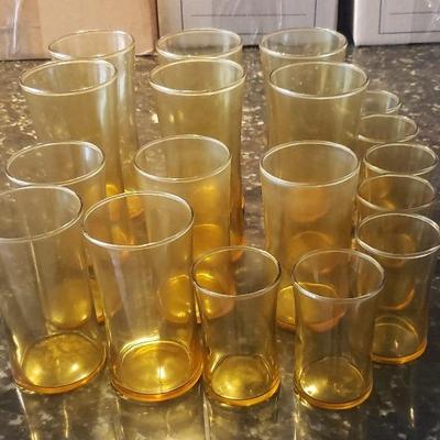 KKT396- Vintage Yellow Glassware Set