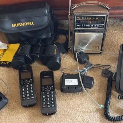 KKT171 - Home telephone set with binoculars and antique radio