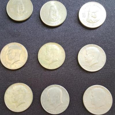 KKT125 - Kennedy Half-Dollars And Peruvian 10 Soles Coins 