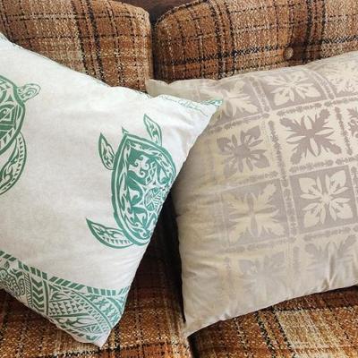 KKT236 - Pair of Polynesian Design Pillows