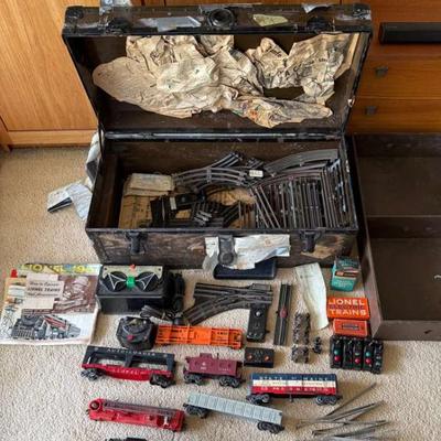 KKT148 Vintage 1950's Lionel Train Set, Ephemera and Trunk