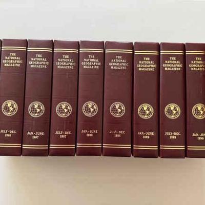 KKT277 National Geographic Magazines with Slipcases (1986-1990)