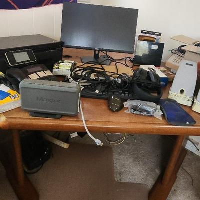 KKT291 - Mystery Lot Computer Monitor and Accessories L