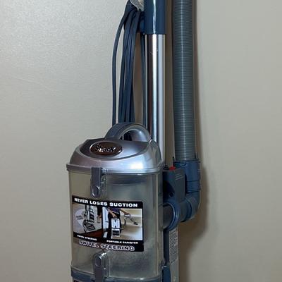 Shark Navigator Lift-Away Deluxe Vacuum