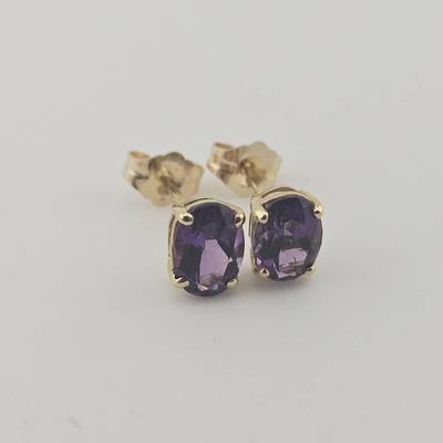 Pair Of 14k Gold 1 Carat Amethyst Stud Earrings 