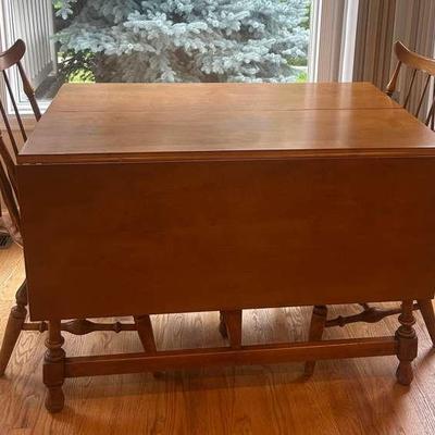 Nichols And Stone Co Maple Table And 6 Chairs 