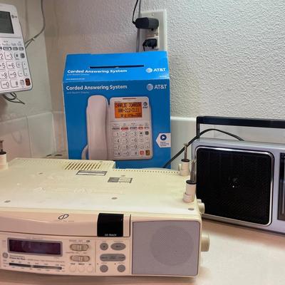 Vintage GE spacemaker CD/radio, and GE radio, and AT&T corded answering system
