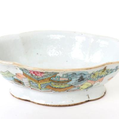 Sale Photo Thumbnail #325: Lot 325 qing dynasty chinese porcelain serving dish