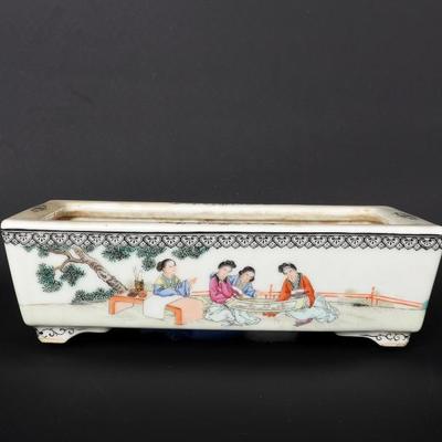Sale Photo Thumbnail #330: Lot 330 qing dynasty chinese porcelain planter