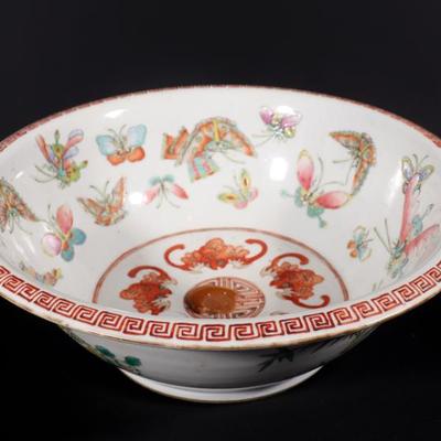 Sale Photo Thumbnail #329: Lot 329 early republic period chinese butterfly bowl