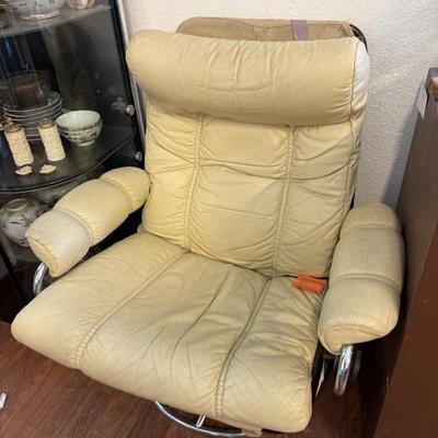 Sale Photo Thumbnail #6: Ekhornes Chairs