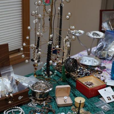 Good selection of jewelry and most will be the $3.00 choice! vintage compacts and more. 
