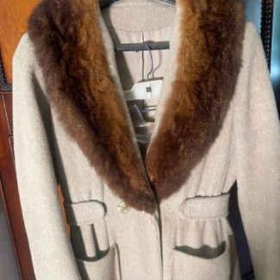 Fur collar coats belt and wool shirt
