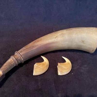 Powder horn animal claws