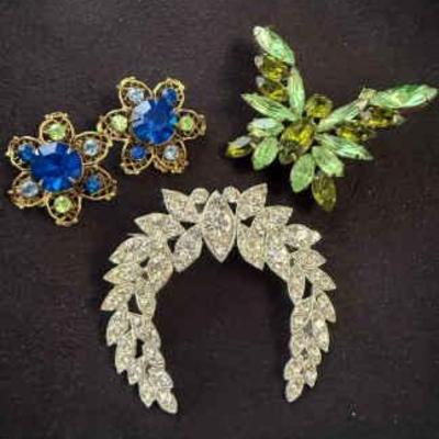 Vintage multi colored rhinestone clip on earrings brooches