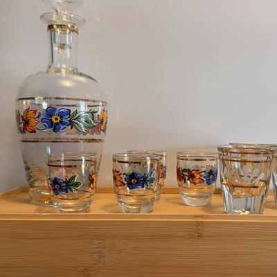 Decanter And Shot Glasses 