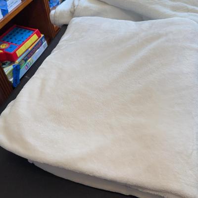 Minky Fleece Blanket – Queen