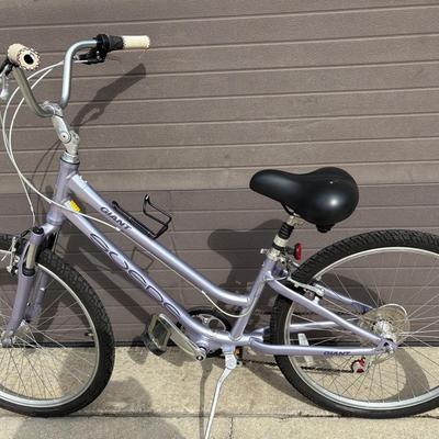 Womens Giant Suede Step-Through Bike (WH)