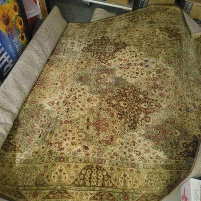 Traditional Wool Area Rug with Ornate Floral Medallion Pattern