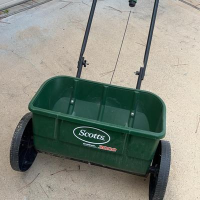 Scott’s Classic Turf Builder